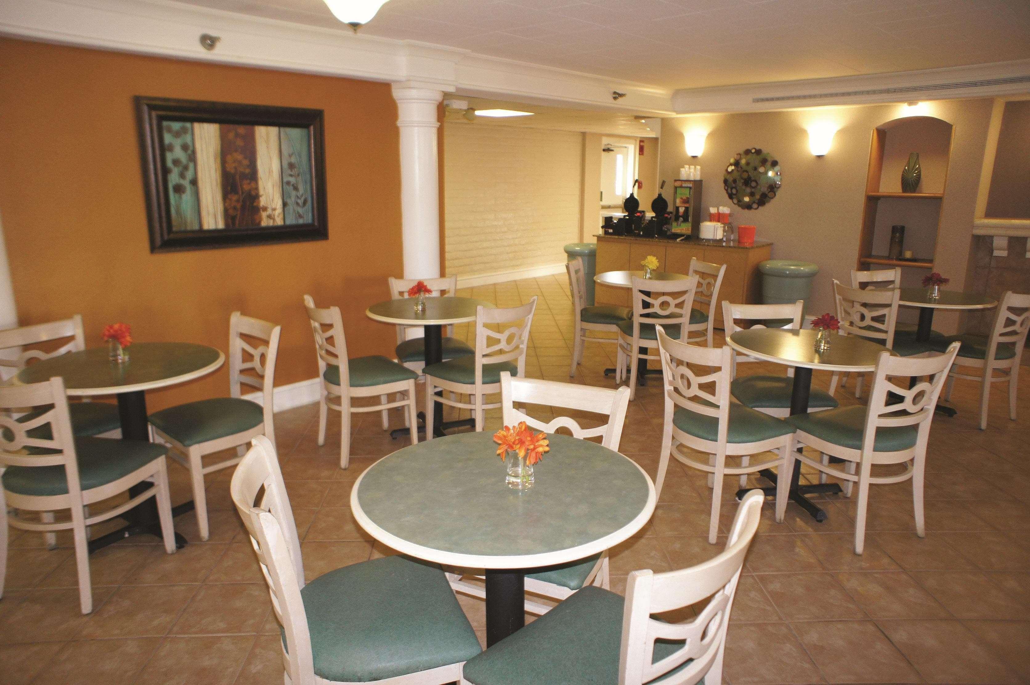 La Quinta Inn By Wyndham Norfolk Virginia Beach Eksteriør bilde